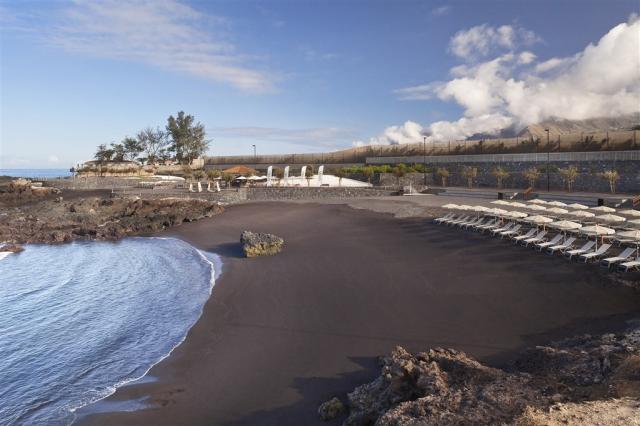 64GranMeliaPalacioDeIsora-Beach2.jpg