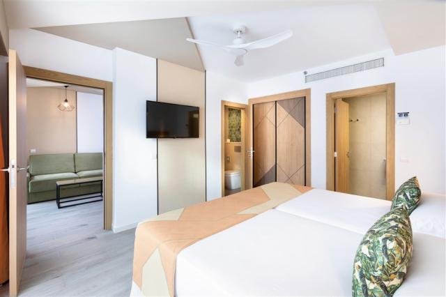 BVI_20_078 - Family room one bedroom.jpg