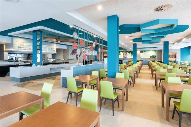 BVI_20_054 - Poolside restaurant_Theme restaurant.jpg