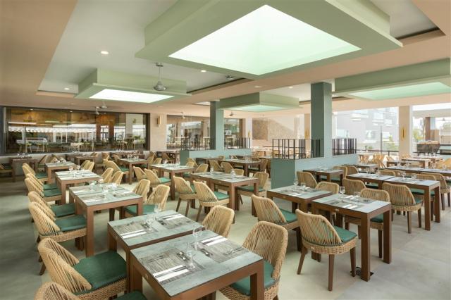 BVI_20_043 - Terrace main restaurant.jpg