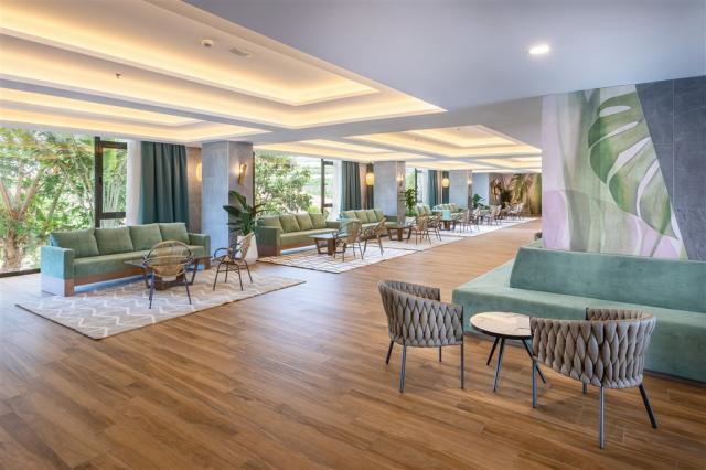 BVI_20_034 - Lobby.jpg