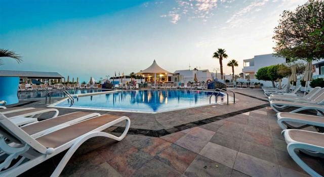 hotellanzaplaya-3.jpg