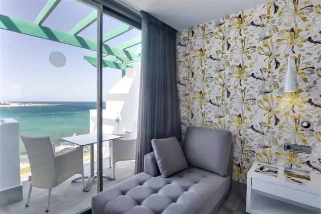 deluxe room sea view2.jpg
