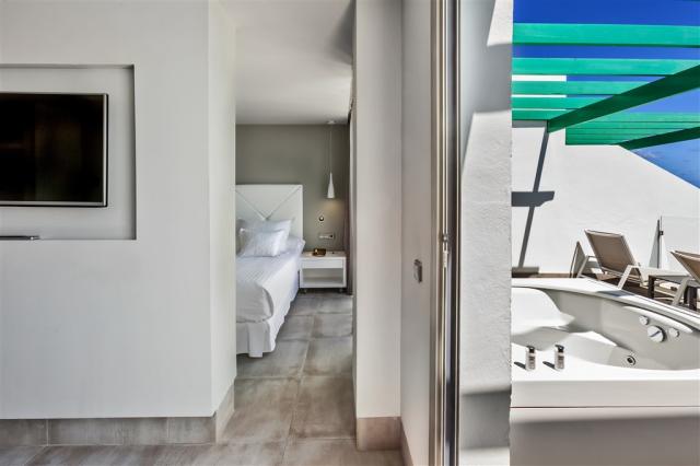junior suite .jpg