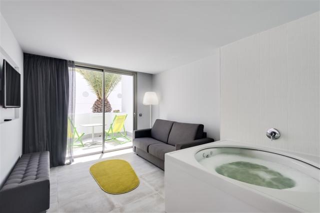 junior suite112.jpg