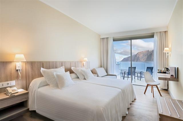 DBL Deluxe sea view2.jpg
