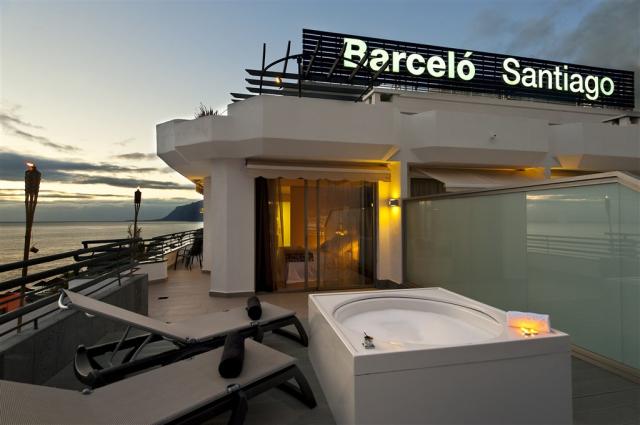 junior suite deluxe with hot tub.jpg
