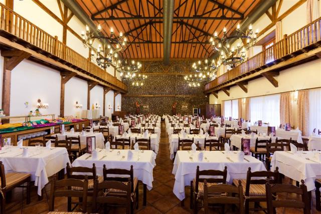 Hotel-Isabel-Buffet-Restaurant-11.jpg