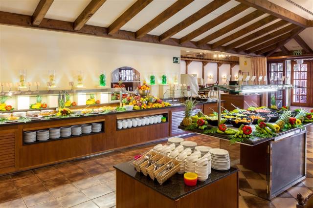 Hotel-Isabel-Buffet-Restaurant-9.jpg