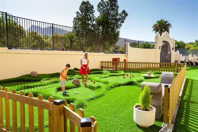 Hotel-Isabel-Minigolf1.jpg