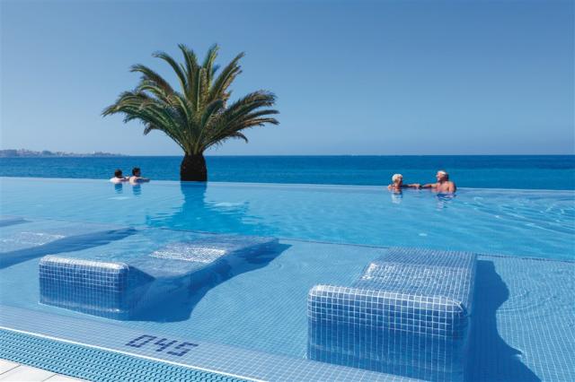 XTF_15_008 - Infinity pool.jpg