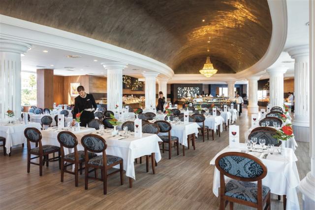 XTF_15_013 - Main restaurant.jpg