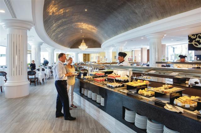 XTF_15_014 - Main restaurant.jpg