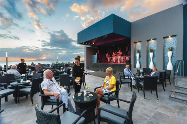 XTF_15_044 - Terrace of the Lounge bar.jpg