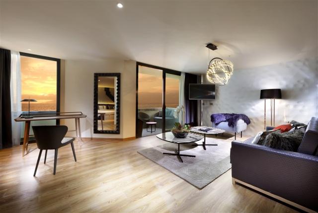 ROCK ROYALTY SUITE5.jpg
