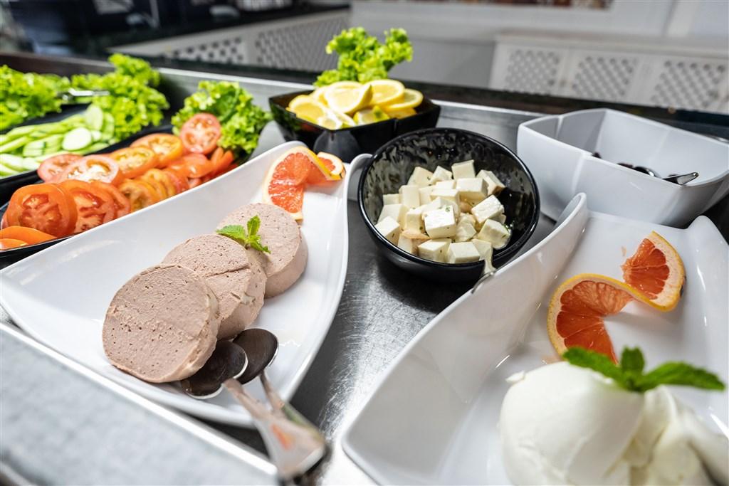 BUFFET 4.jpg