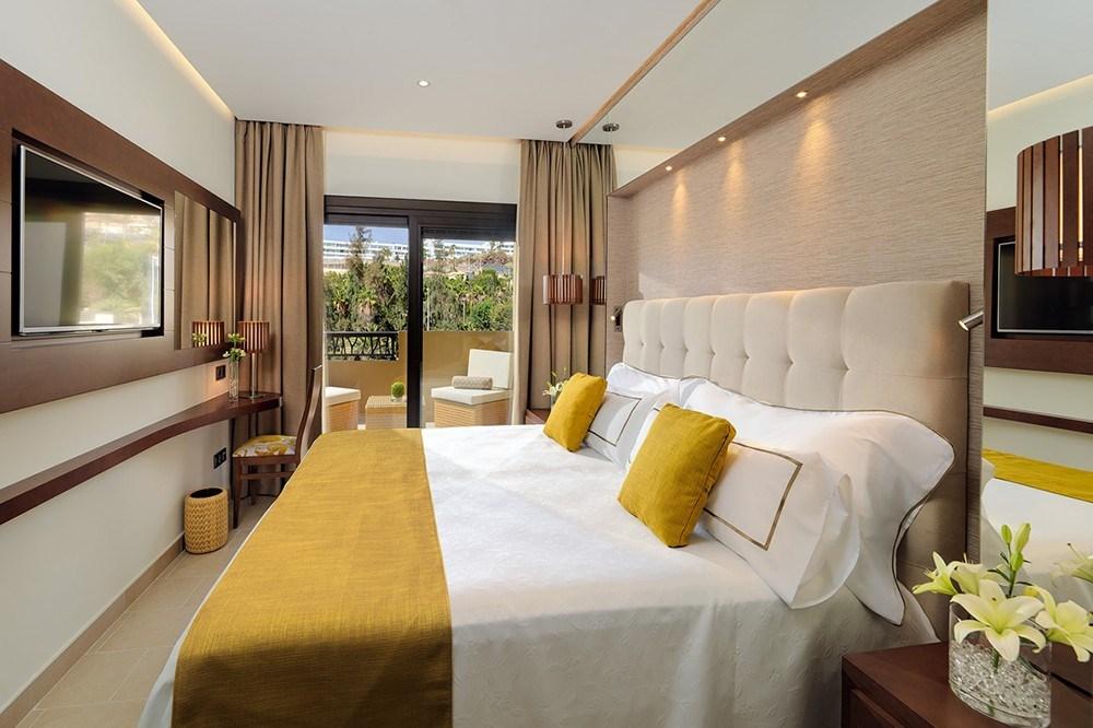 Senior-Suite-Dormitorio-4.jpg