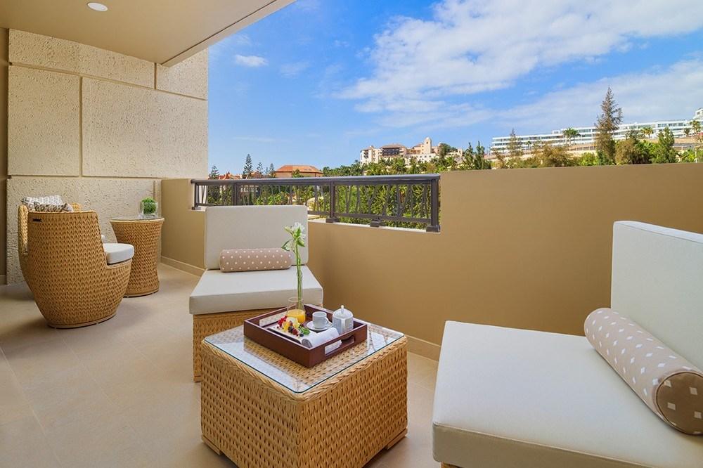 Senior-Suite-balcon-6.jpg