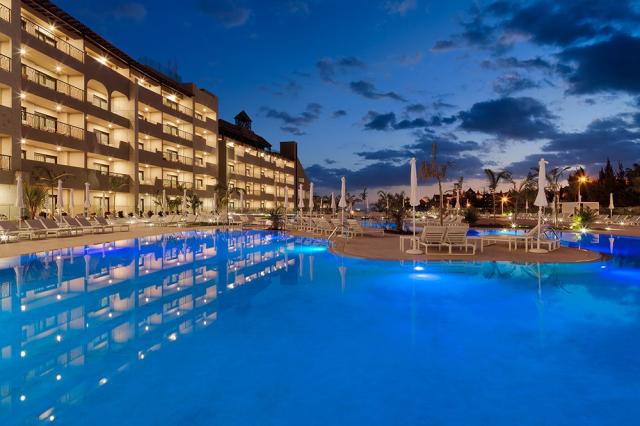 Family-Pool-gfvictoria-2.jpg