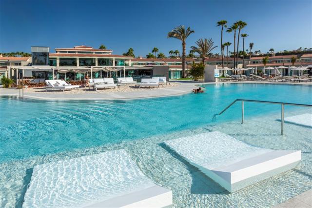 MAIN POOL (11).jpg