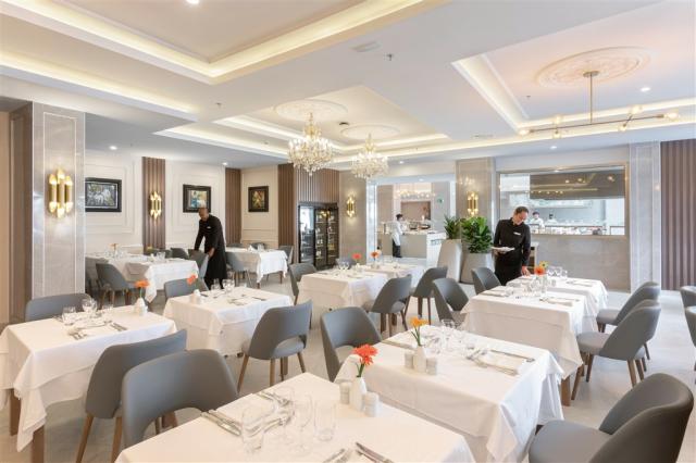 XMP_21_009 - Main restaurant.jpg