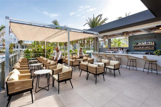 XMP_21_026 - Pool bar.jpg