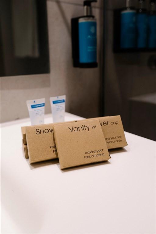 ALTEN-MFC-DB-OV-BATH-Amenities2-JR.jpeg