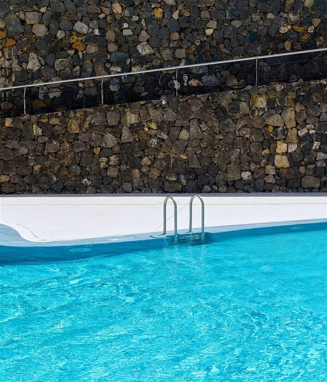 ALTEN-EXT-Pool-JR.jpeg