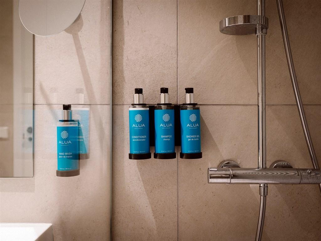 ALTEN-MFC-DB-OV-BATH-Amenities-JR.jpeg