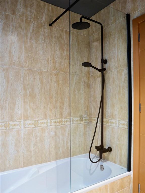 005-BD-bathroom-example-double-room-standard-street-view-standa