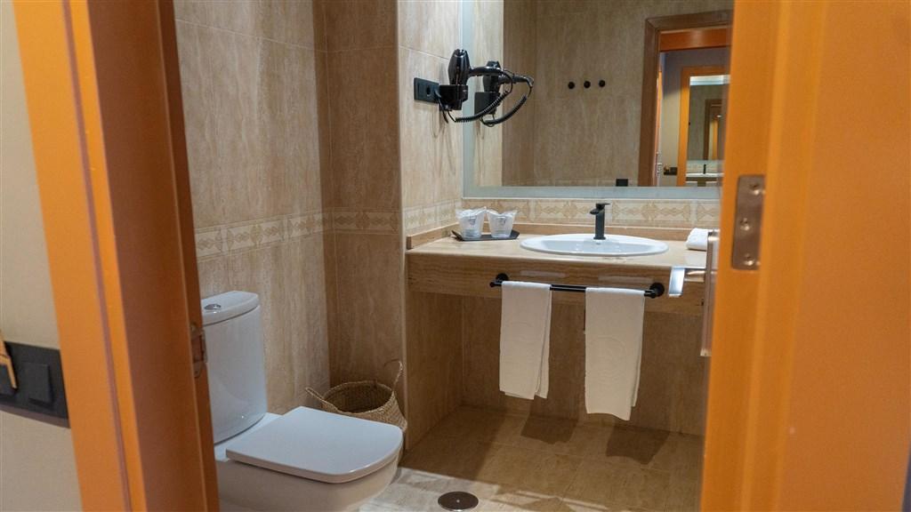 007-BD-bathroom-example-double-room-standard-street-view-standa