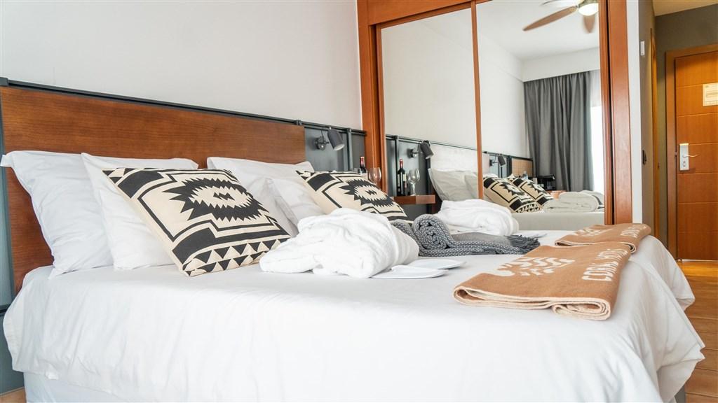 023-W-room-example-double-room-premier-bay-view-premium-double-