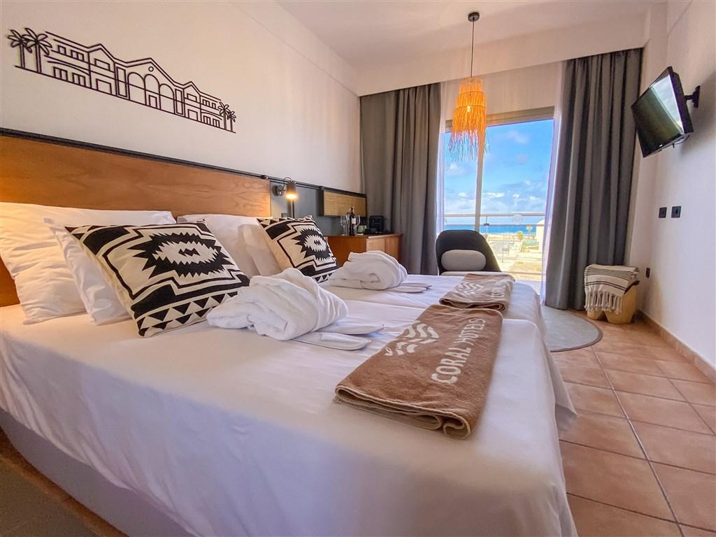 025-W-room-example-double-room-premier-bay-view-premium-double-