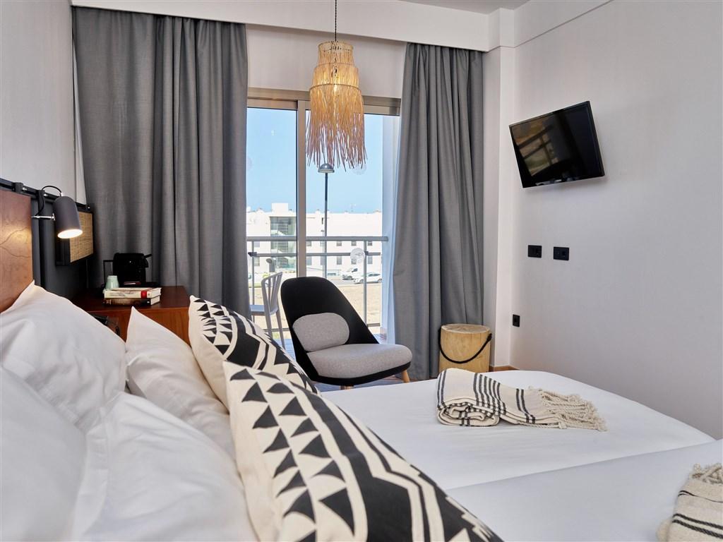 029-W-room-example-double-room-standard-pool-view-standard-doub