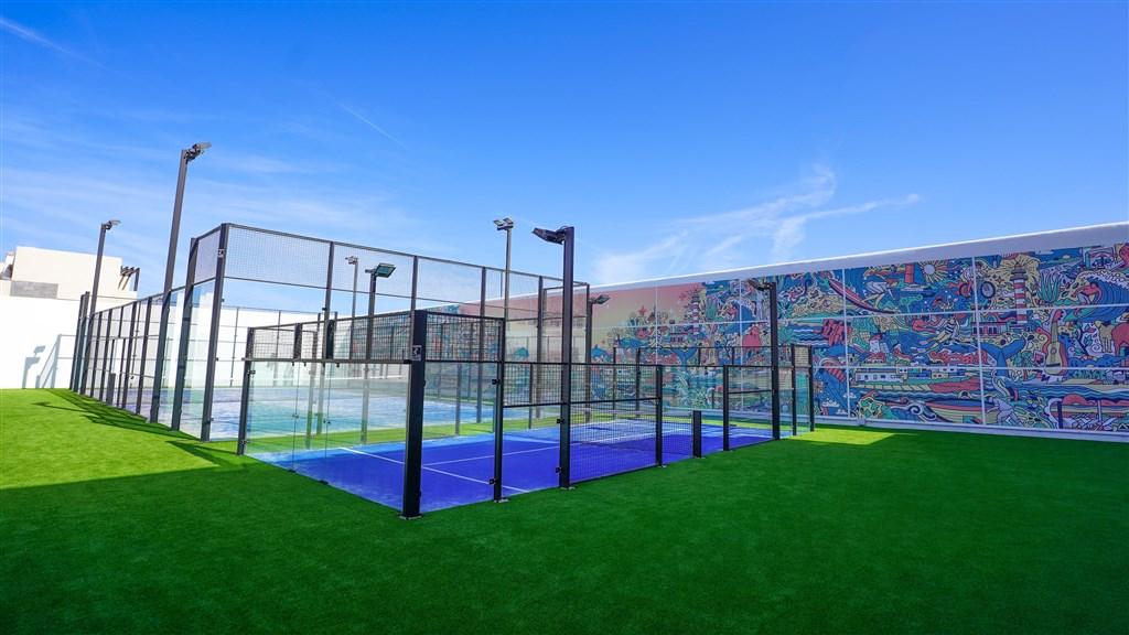 039-F-sports-and-leisure_114647277.jpg