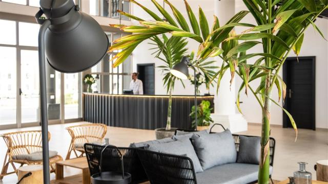 055-L-lounge-lobby_114647321.jpg