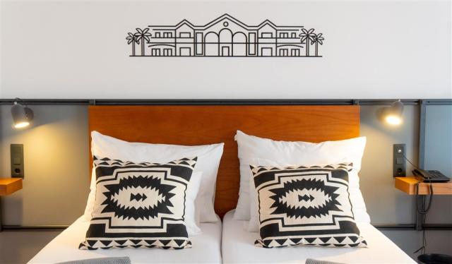 009-W-room-example-double-room-standard-street-view-standard-do