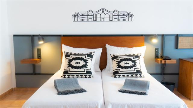 016-W-room-example-double-room-standard-street-view-standard-do