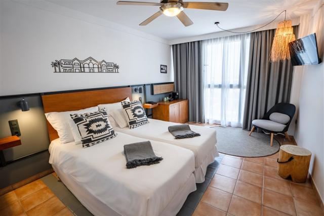 019-W-room-example-double-room-standard-street-view-standard-do
