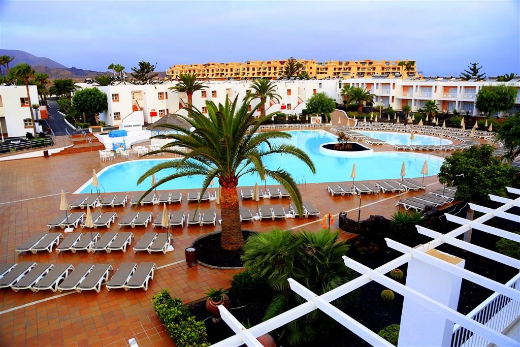 Main Pool (4).JPG