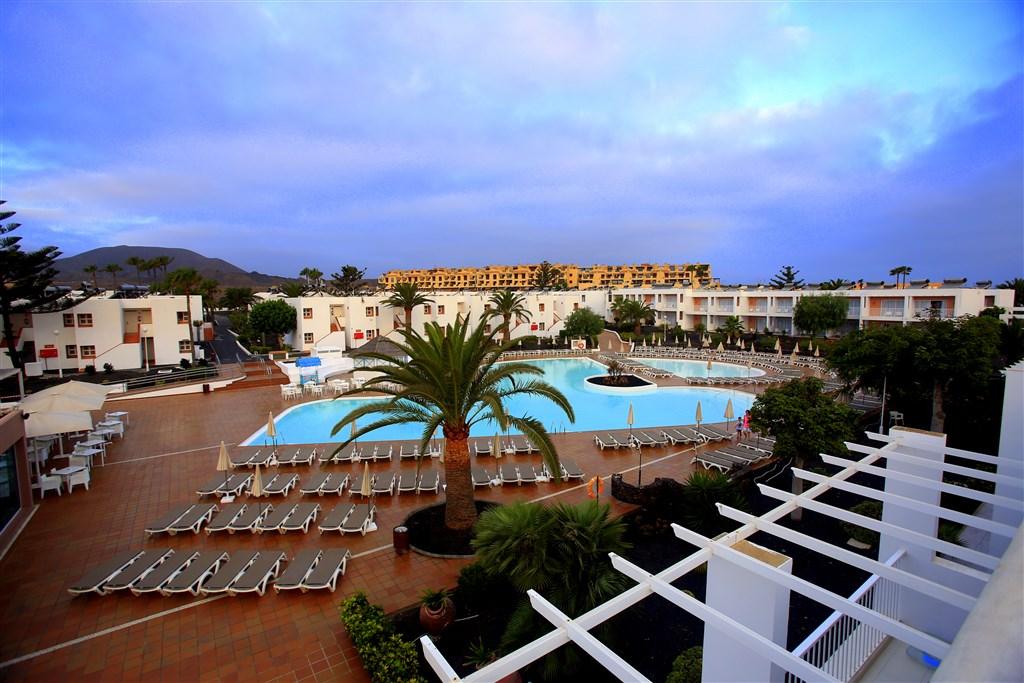 Main Pool (5).JPG