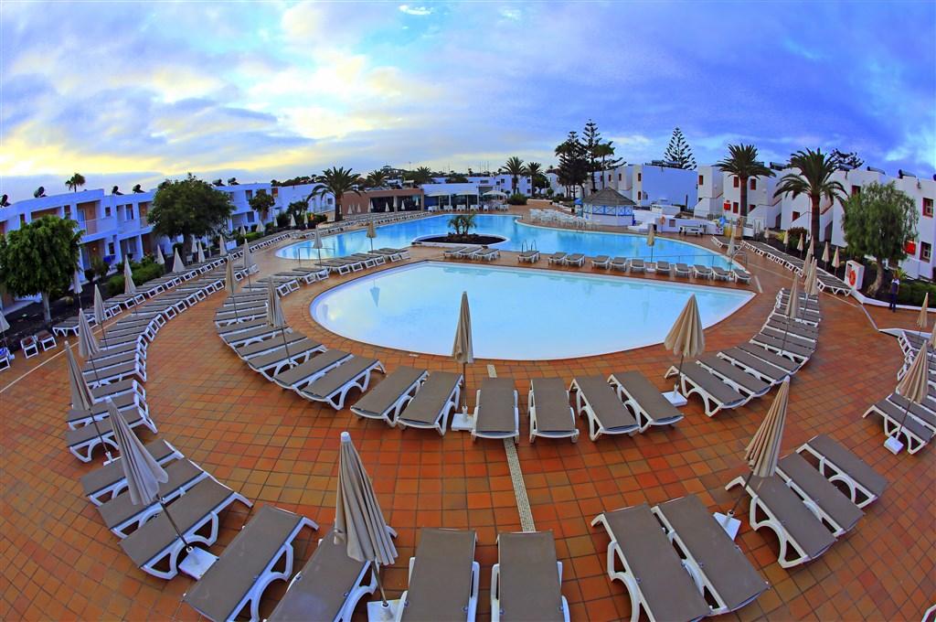 Main Pool (8).JPG
