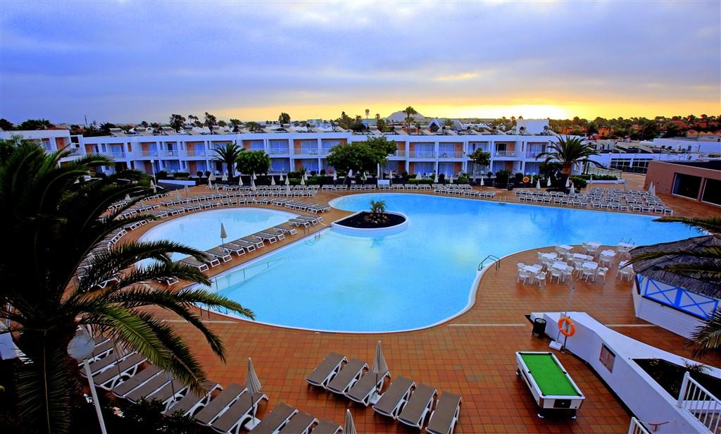 Main Pool (9).JPG