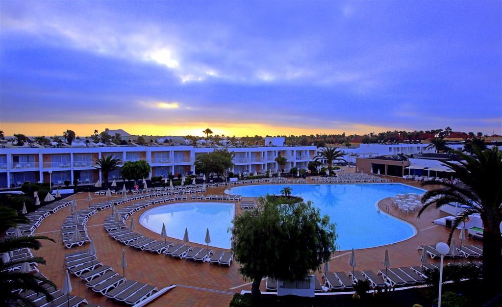 Main Pool (10).JPG