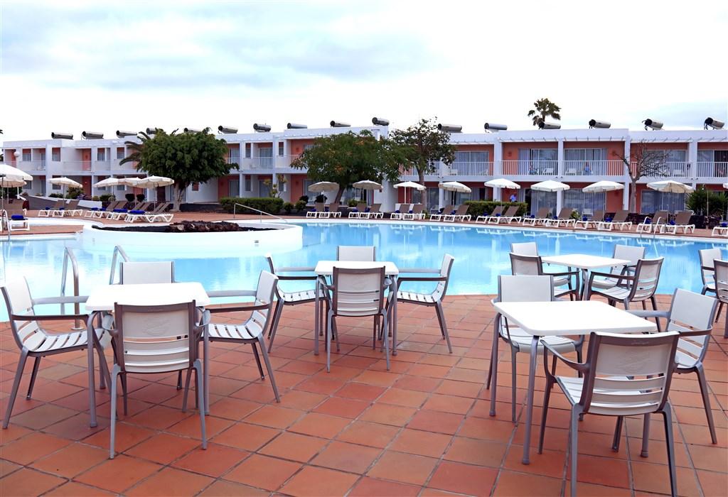 Labranda BAHIA DE LOBOS, Pool Bar (2).jpg