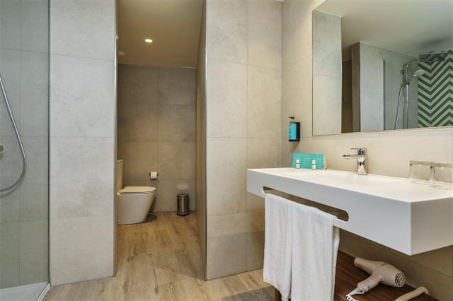 ALATG-DBL-BATH-JR.jpg