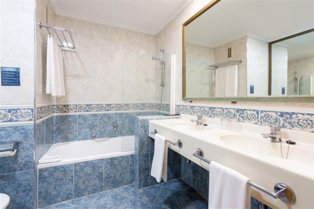 Chatur Playa Real Resort 2022_53 Junior Suite.jpg