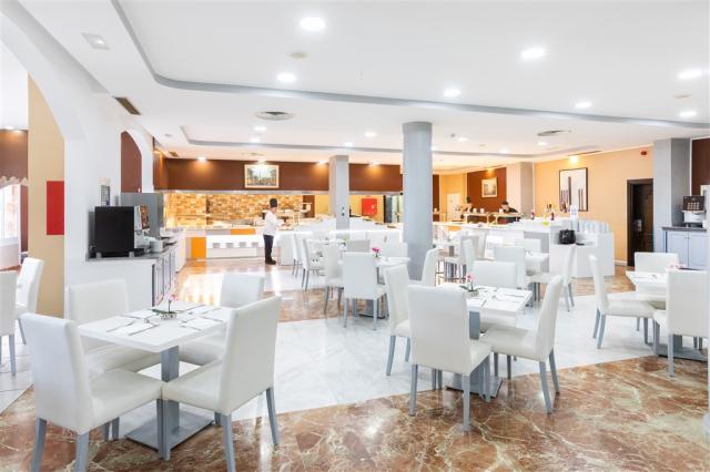 Chatur Playa Real Resort 2022_05 Buffet Restaurant 1.jpg