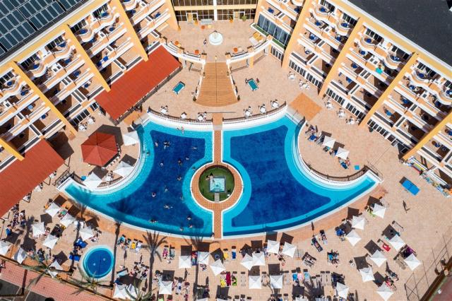Chatur Playa Real Resort 2022_28 Pool Solarium 1.jpg