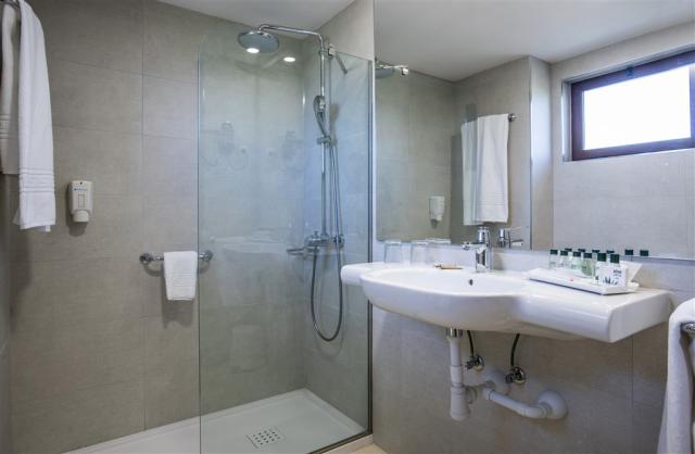 JS BATHROOM1.jpg